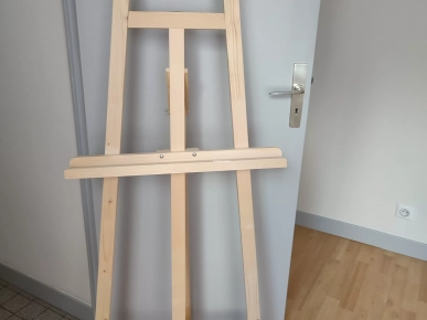 Chevalet en bois brut. Chevalet en bois brut.