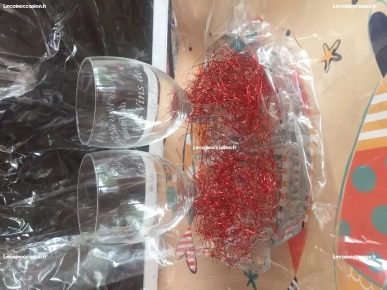 Set de deux verres à vin et d'un plateau à fromage Set de deux verres à vin et d'un plateau à fromage