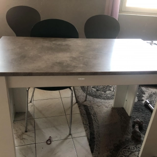 Table blanc et beton
