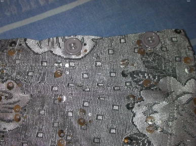 8€ FOULARD ARGENTE FLEURI