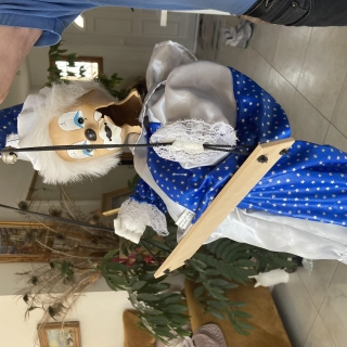 Vend clowns en porcelaine sur balançoire pour collectionneur Vend clowns en porcelaine sur balançoire pour collectionneur