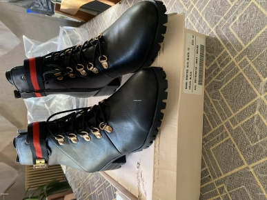 Deux paires de chaussures Deux paires de chaussures