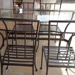 Table + 4 chaises Table + 4 chaises