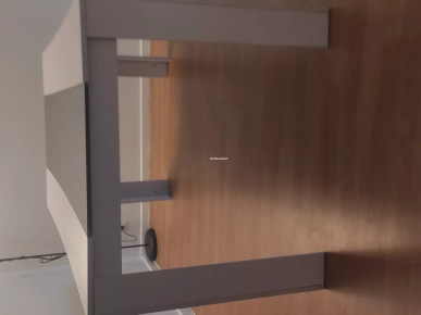 Je vends une table avec chaises Je vends une table avec chaises