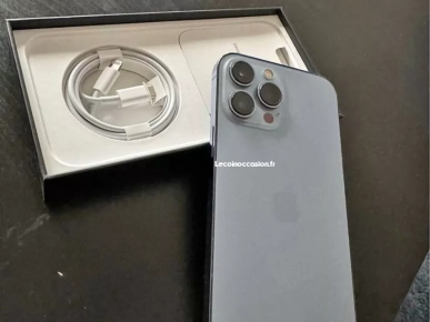 iPhone 13 Pro Max bleu - boîte et accessoires iPhone 13 Pro Max bleu - boîte et accessoires