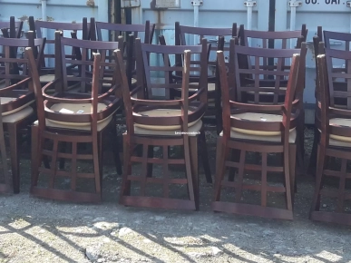 Lot 39 Chaises bordeau bois / skai