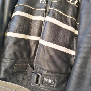 Blouson moto cuir noir et Kevlar taille 38 Blouson moto cuir noir et Kevlar taille 38