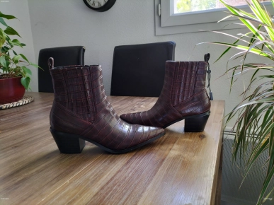 Bottines cuir rouge bordeaux pointure 36 Bottines cuir rouge bordeaux pointure 36