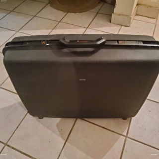 Valise rigide pour voyage avion si besoin