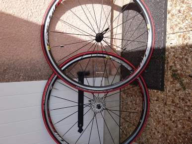 PAIRE DE ROUES POUR VÉLO DE COURSE MAVIC AKSIUM PAIRE DE ROUES POUR VÉLO DE COURSE MAVIC AKSIUM