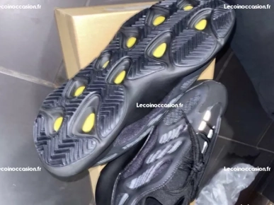 yeezy 700 ( noir)