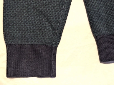 Pull Célio Vert Motif Petits Rectangles Noirs Vêtement Tendance