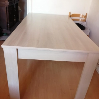 Grande table 6 à 8 personnes À saisir Grande table 6 à 8 personnes À saisir