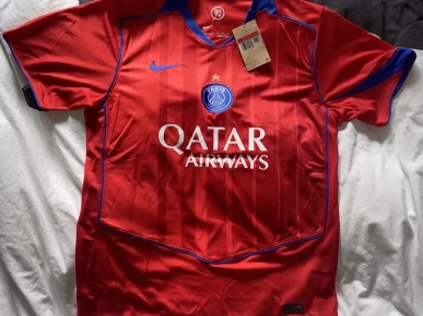 maillot third rouge nike - PSG -  2025/26 homme - taille M - 70e maillot third rouge nike - PSG -  2025/26 homme - taille M - 70e