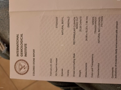 A vendre émeraude  de 25,28 carats A vendre émeraude  de 25,28 carats