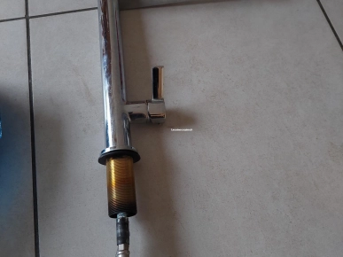 Vends Evier et robinet Vends Evier et robinet