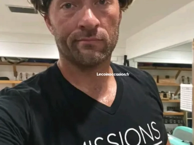 Vélo , Canapé, table, télé, chaussures,moto, fauteuils Vélo , Canapé, table, télé, chaussures,moto, fauteuils