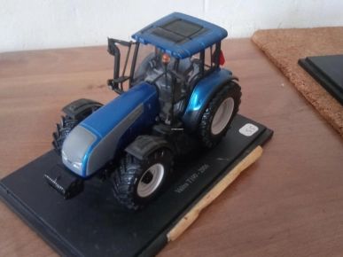 Tracteur miniature Universal Hobbies