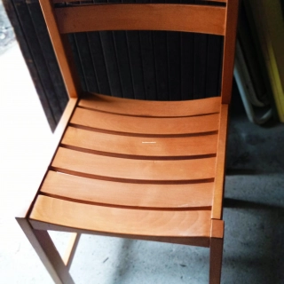A vendre 6 chaises bois. A vendre 6 chaises bois.