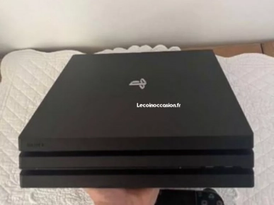 PS4 Pro 1To + manette + FC 24 PS4 Pro 1To + manette + FC 24