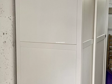 Armoire blanche Hemnes Ikea avec 2 portes coulissantes
