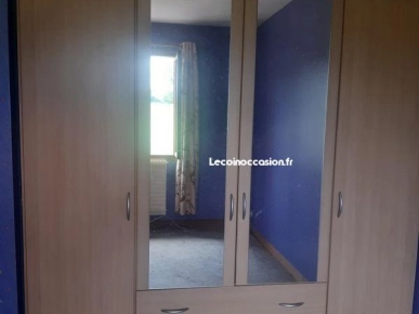 une armoire une armoire