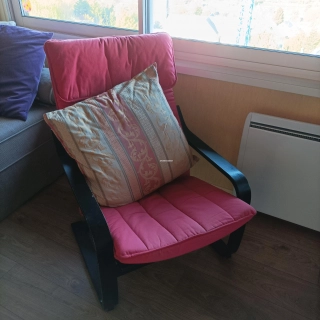 2 fauteuils ikea vert et rouge