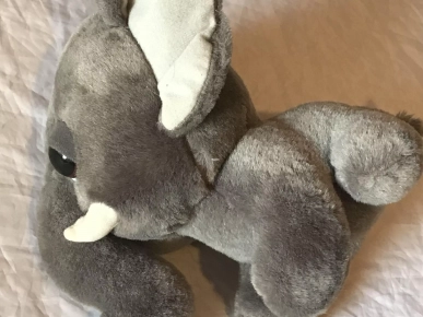 Petit Eléphanteau Gris Foncé Gros Yeux Animal Savane Peluche