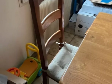 Table avec chaises et banc Table avec chaises et banc