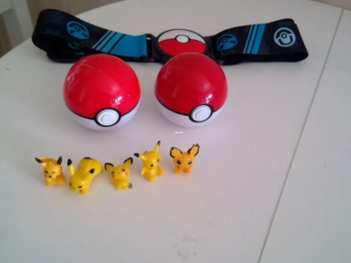 CEINTURE POKEBALL + MINI FIGURINES
