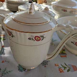 SERVICE DE TABLE ANCIEN 84 PIECES SERVICE DE TABLE ANCIEN 84 PIECES
