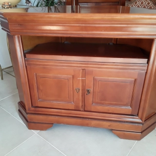 Meuble TV d'angle en merisier Meuble TV d'angle en merisier