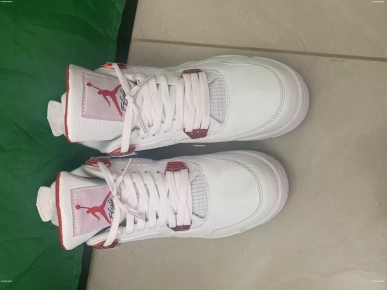 Je vends mes Jordan 4. Je vends mes Jordan 4.