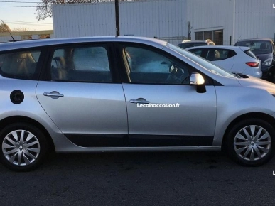 Renault GRAND SCENIC III 1.5 DCI 105CH AUTHENTIQUE 7 PLACES / ATTELAGE Renault GRAND SCENIC III 1.5 DCI 105CH AUTHENTIQUE 7 PLACES / ATTELAGE