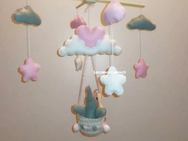 Mobile bébé éléphant "ballon et coeur dans les nuages" Mobile bébé éléphant "ballon et coeur dans les nuages"