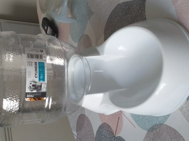 Distributeur croquettes chiens Distributeur croquettes chiens