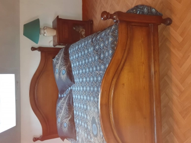 A vendre lit+chevet+sommier