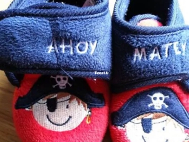 4€ Taille 22 CHAUSSON PIRATE BRONZINI 4€ Taille 22 CHAUSSON PIRATE BRONZINI