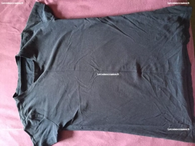 Tee shirt uni. Tee shirt uni.