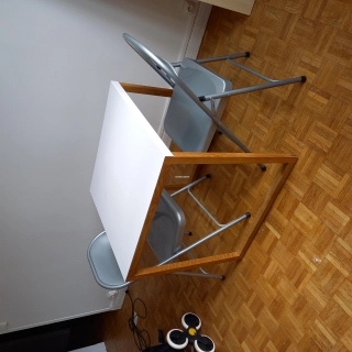 Table de cuisine plus 2 chaises Table de cuisine plus 2 chaises