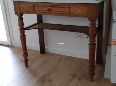 Table de toilette dessus marbre Table de toilette dessus marbre