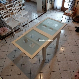 A vendre table en verre A vendre table en verre
