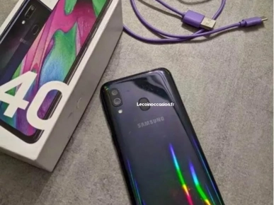 Samsung A40 (noir) avec boîte et accessoires Samsung A40 (noir) avec boîte et accessoires