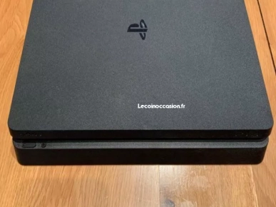 PS4 Slim 500Go + manette + jeux PS4 Slim 500Go + manette + jeux