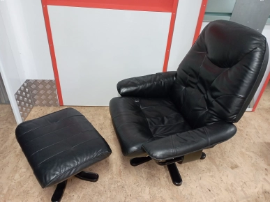 Fauteuil cuir noir avec son ottoman