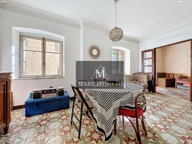 Maison de village avec de beaux volumes