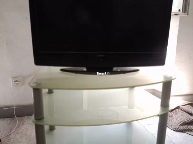 télévision avec table