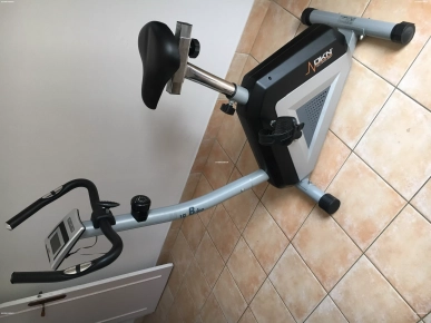 Vends vélo   D’appartement avec un AB circle pro et leg magic Vends vélo   D’appartement avec un AB circle pro et leg magic