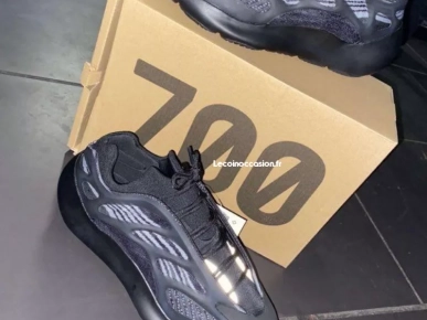 yeezy 700 ( noir)