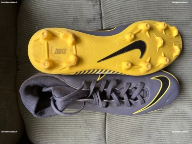 Crampons de foot nike taille 44 Crampons de foot nike taille 44